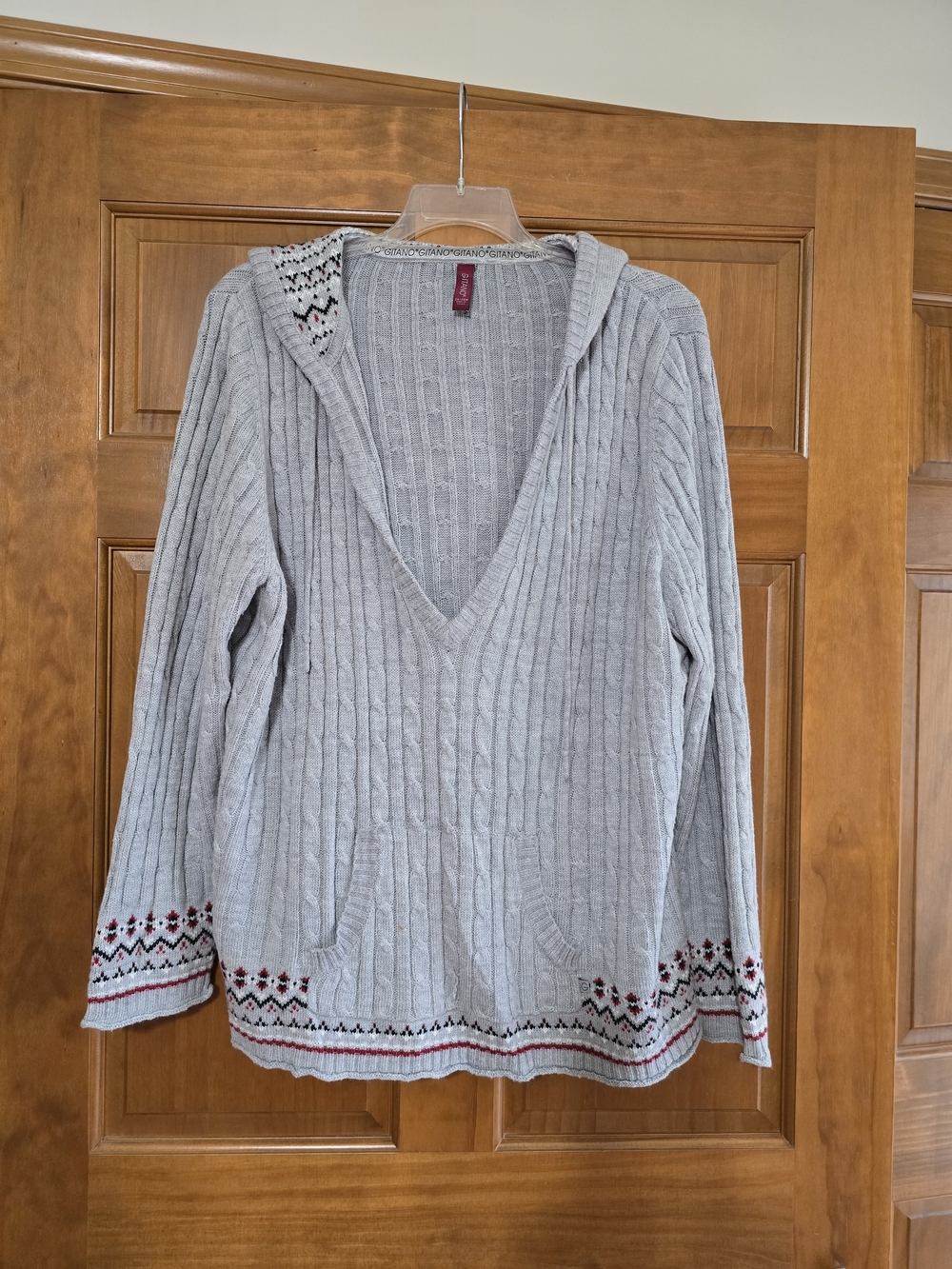 Gitano Light Gray V-Neck Cable-Knit Sweater with Red and Black Trim